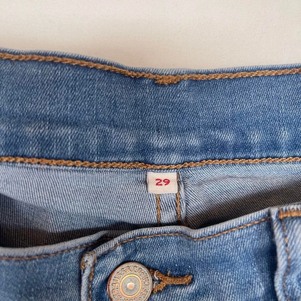 Levis Women 29 Medium Wash Denim Low Rise Mini Jean Shorts Blue